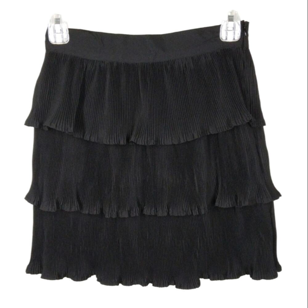 NWT PrettyLittleThings Tiered Pleated Mini Skirt Black size 4